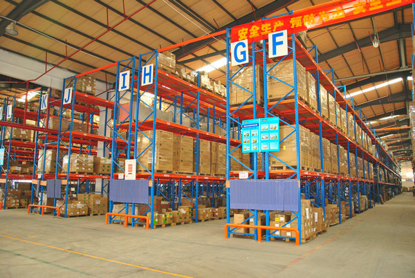 Heavy storage logistics shelves
