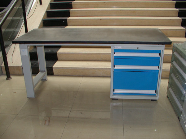 Anti-static work table