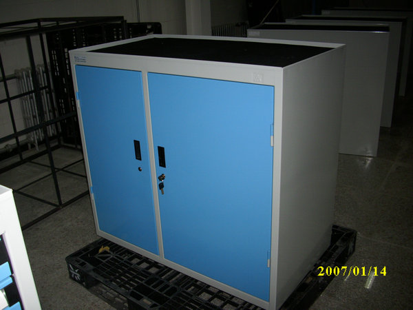 Heavy duty cabinet